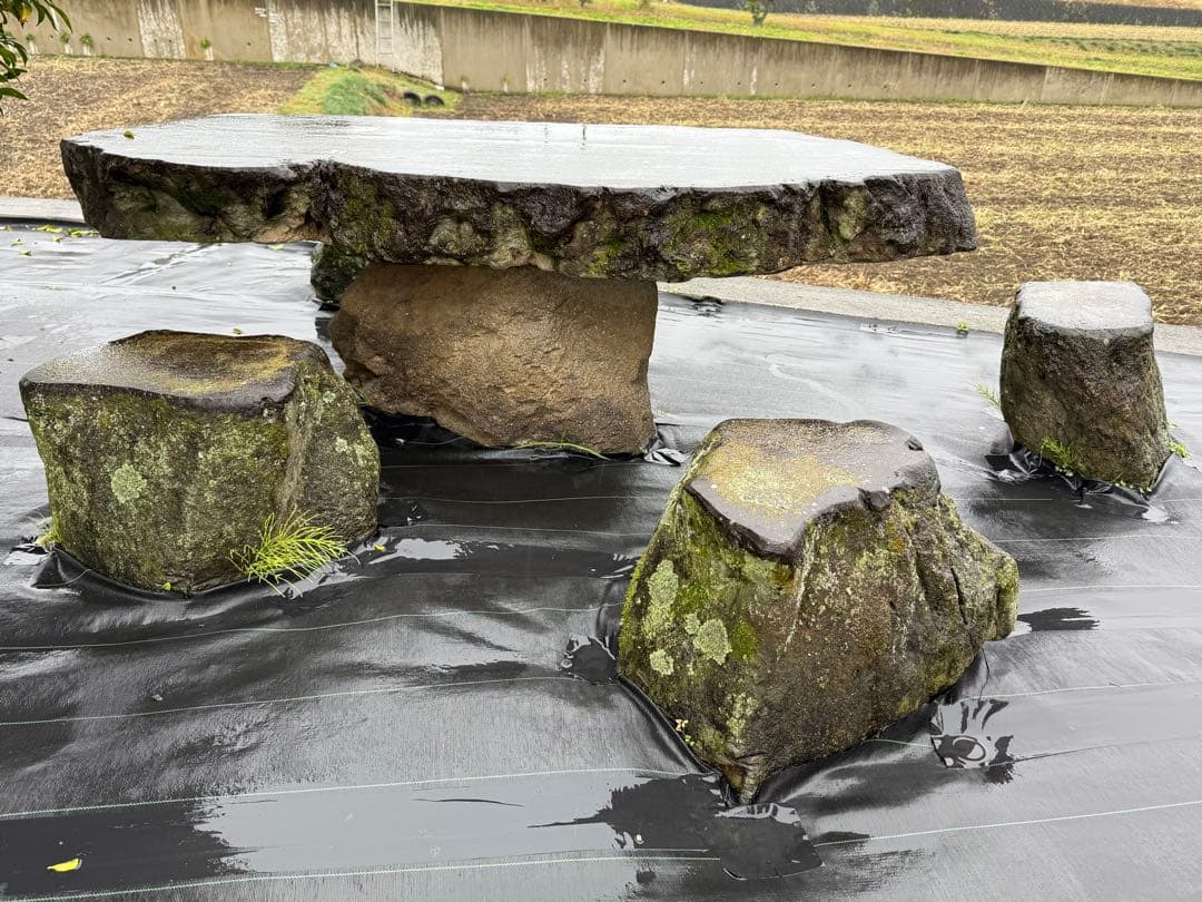 鳥海石のテーブルオブジェ