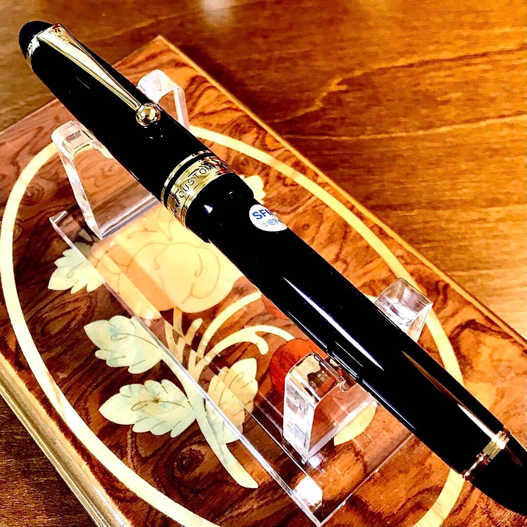 ☆超お勧め☆新品未使用☆素晴らしいパイロットカスタム万年筆743(SFM)