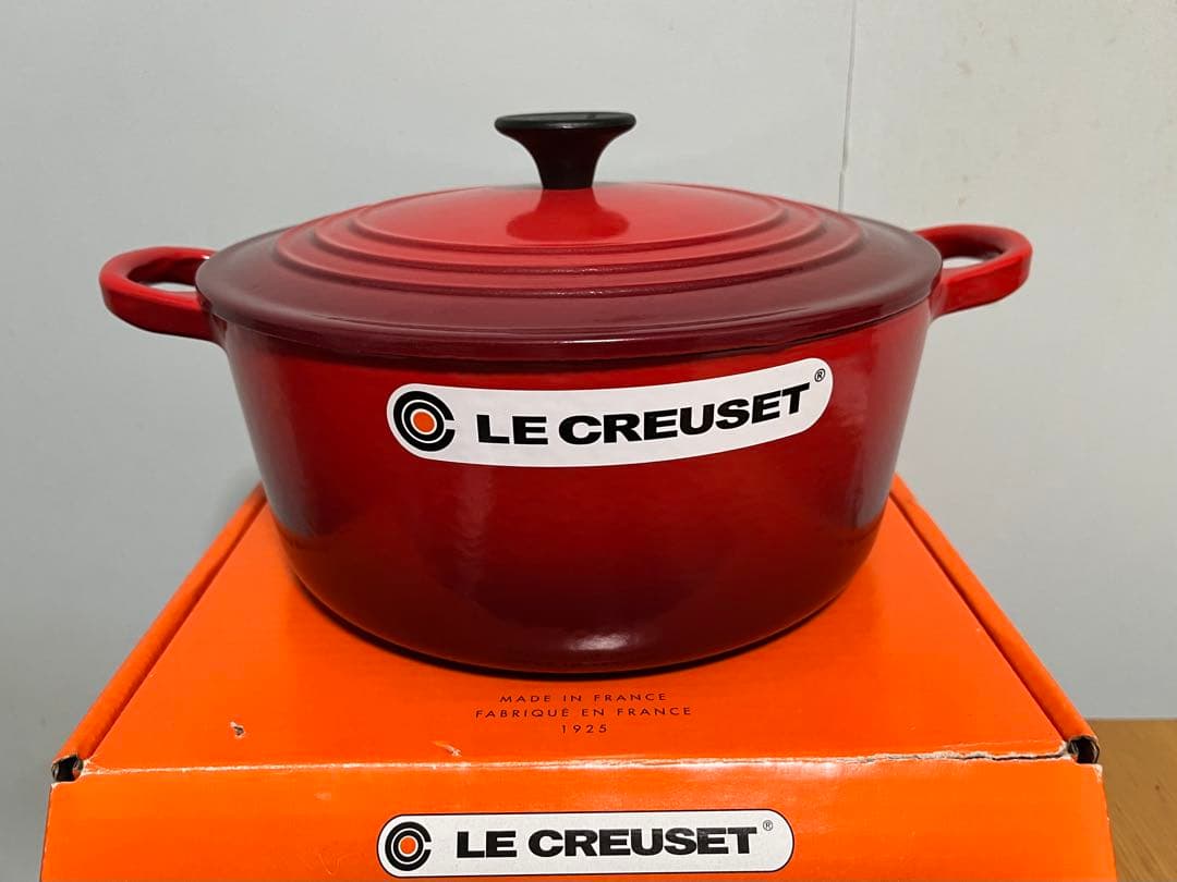 未使用 ル・クルーゼ ココット・ロンド 22 cm チェリーレッド