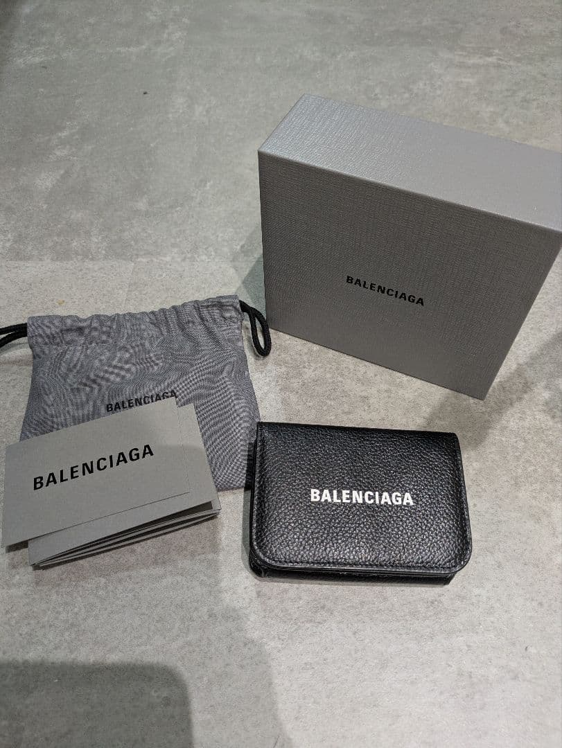 BALENCIAGA ブラック 三つ折り財布　未使用美品