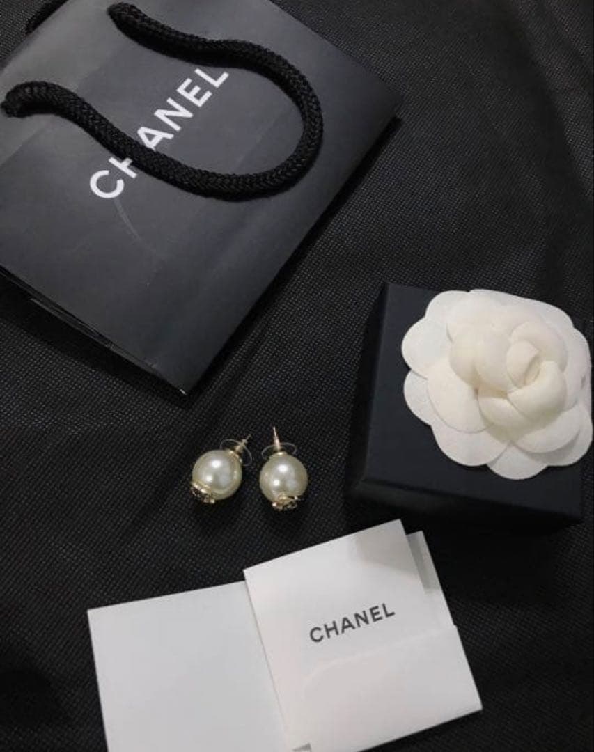 ZM様CHANEL パールピアス ゴールドロゴ