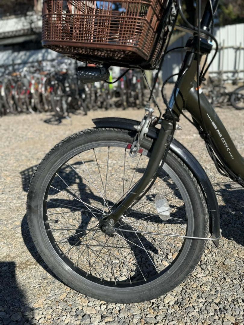 黒の電動アシストヤマハ自転車 20インチ バスケット付き