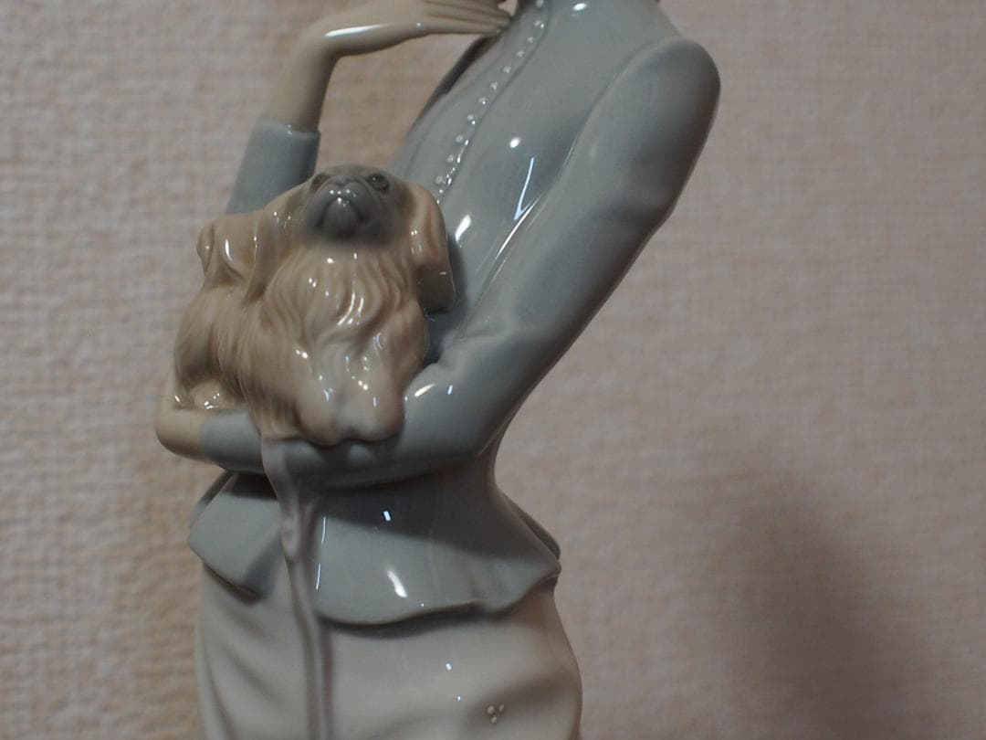 ★LLADRO社　リヤドロ　「仔犬を抱く女性」美品