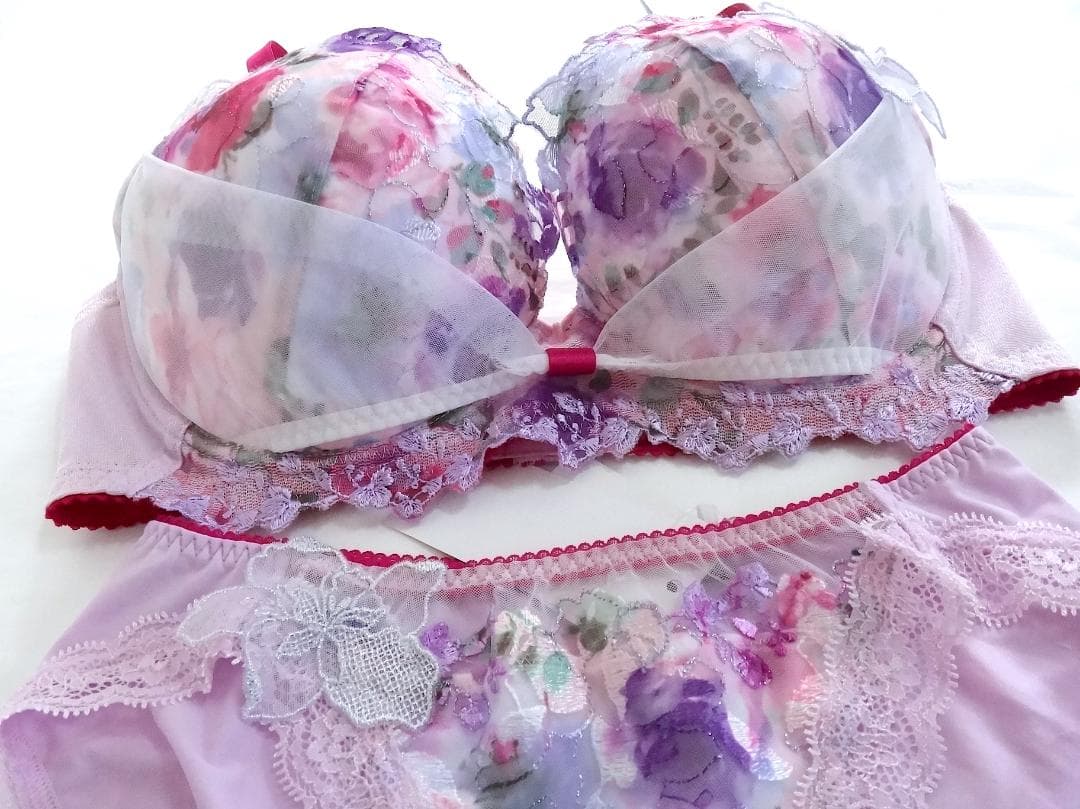 ワコール ルジェ　ブラジャーF70 & ショーツM　ピンクラメ花柄刺繍