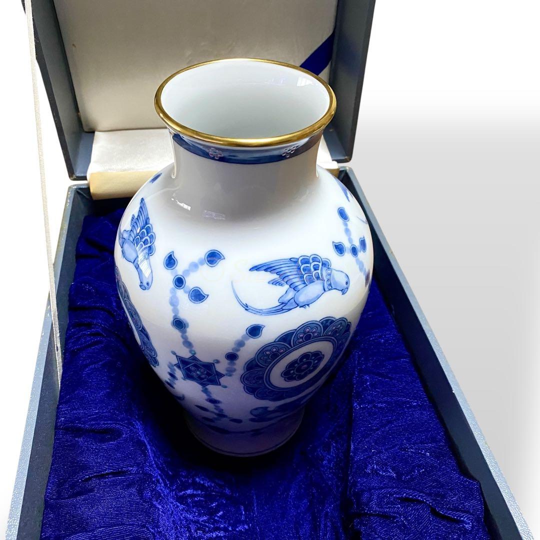 【美品】 大倉陶園 OKURA 瑞鳥文花瓶 呉須更紗鳥絵 専用箱・商品タグ付き