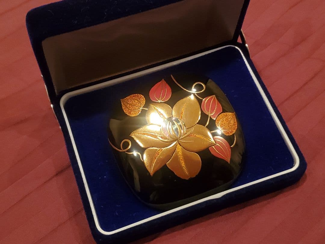 金蒔絵ブローチ