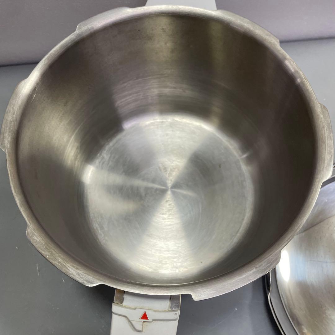 ステンレス圧力鍋 内径約20cm 安全弁付き　スペアリブなどの煮込は便利だ