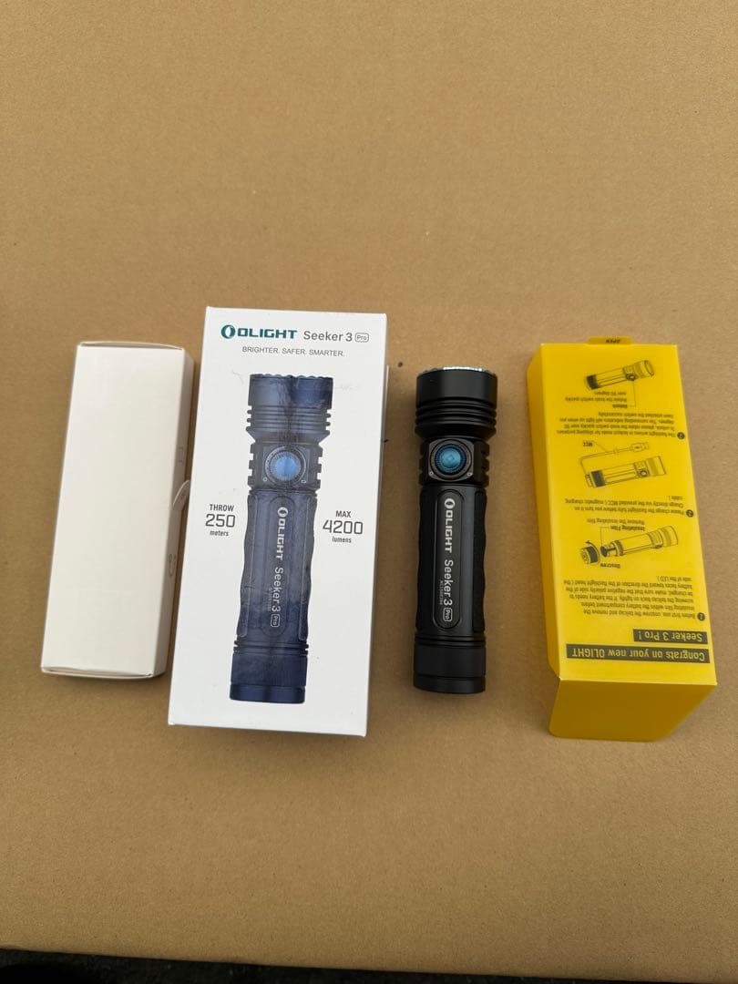 OLIGHT Seeker 3 pro 懐中電灯 ledフラッシュライト