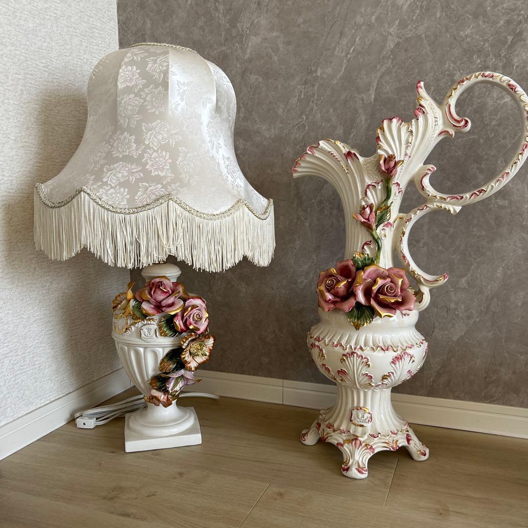 イタリア　カポディモンテ　クラシックフラワーモチーフランプ　フラワーベース