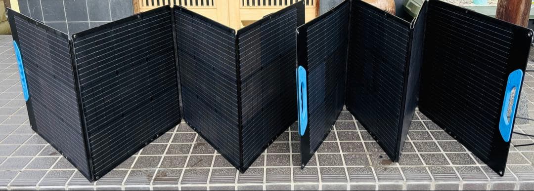 【中古美品】折りたたみ式ソーラーパネル 160W(ピークパワー200W) 2枚