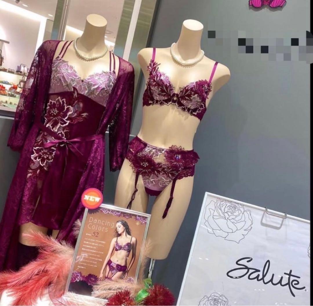 Salute 52ガウン、スリップ、ショーツセット　WHカラー　Mサイズ