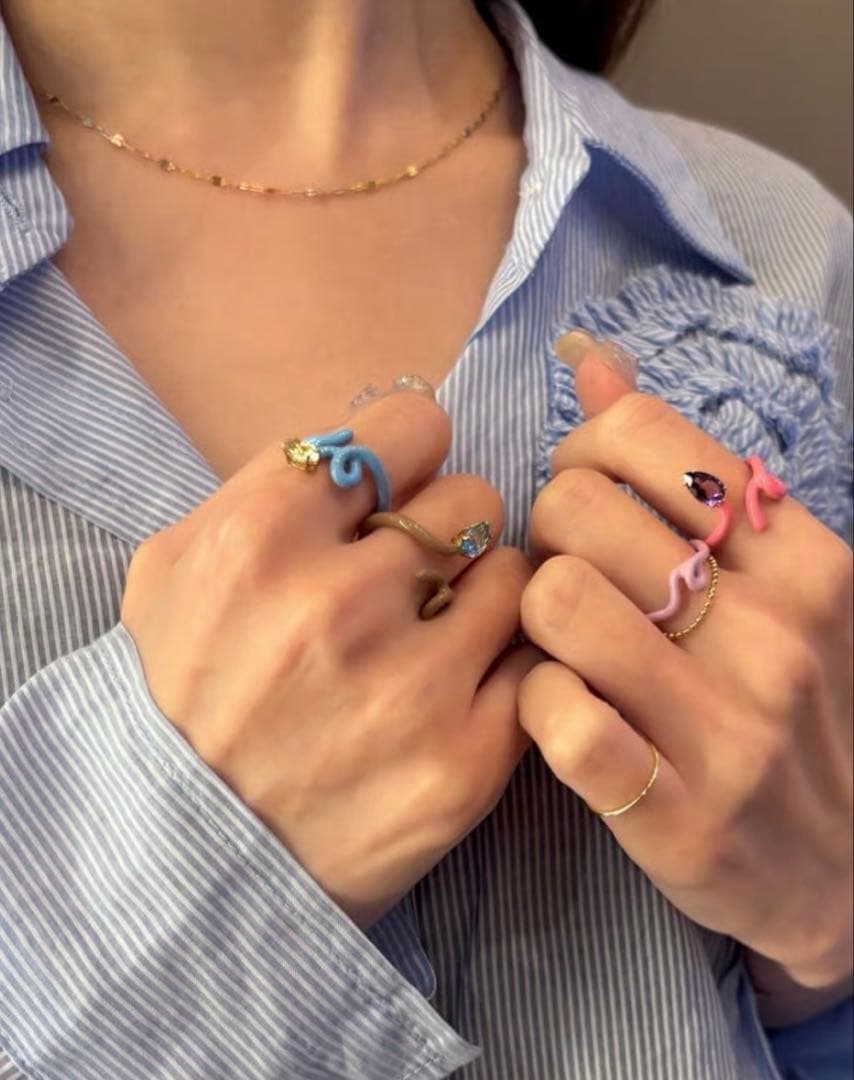 アクセサリー Baby Vine Tendril Ring - Warm Taupe