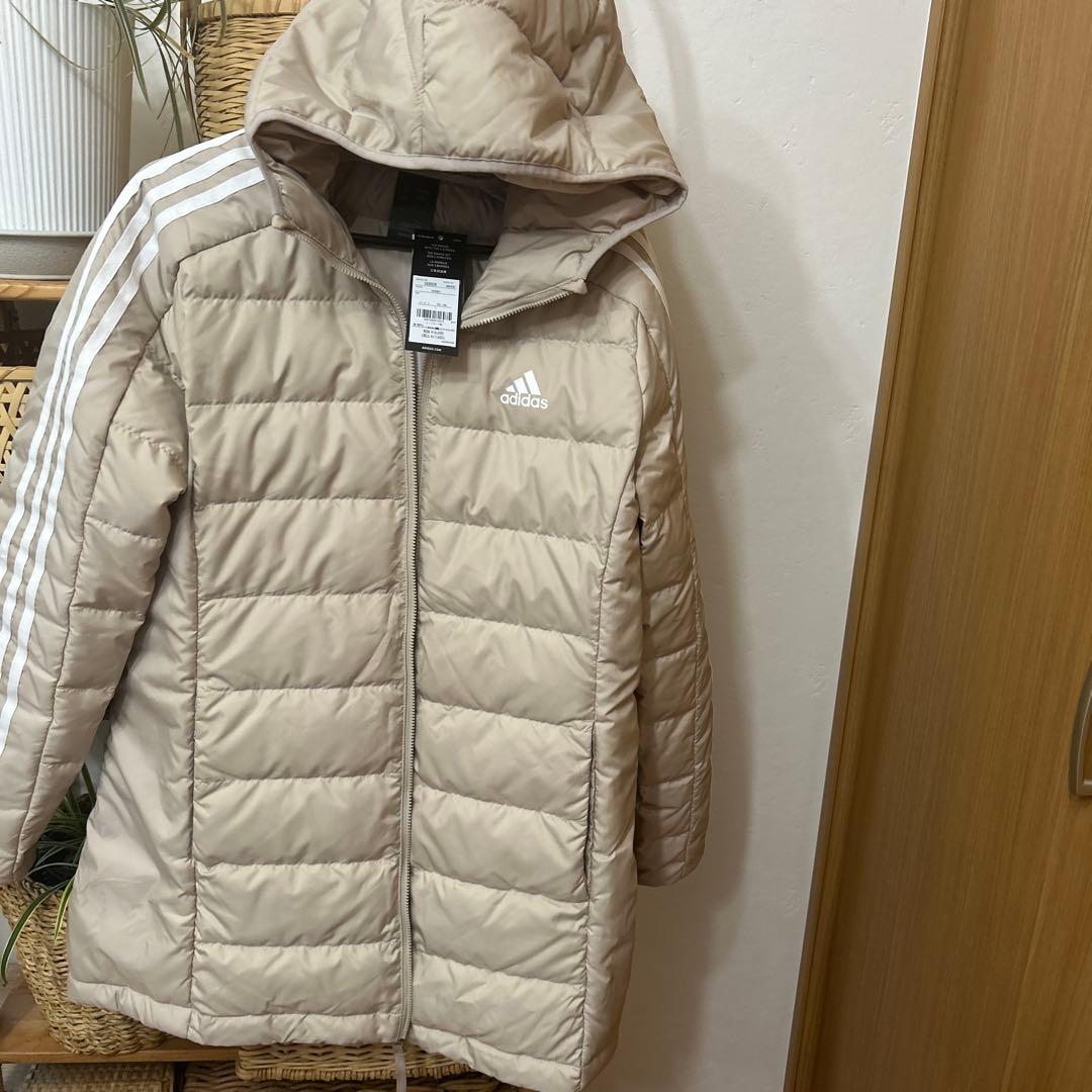 adidasダウン＆フェザー腰丈ベージュM〜L定価17.000円30分着用のみ