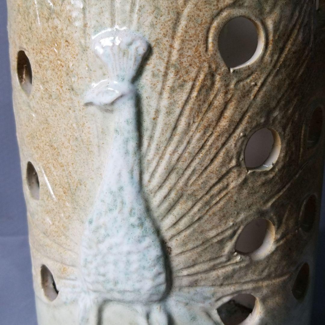 訳あり出品⤵信楽焼　傘立て  クジャク彫 高さ４７cm