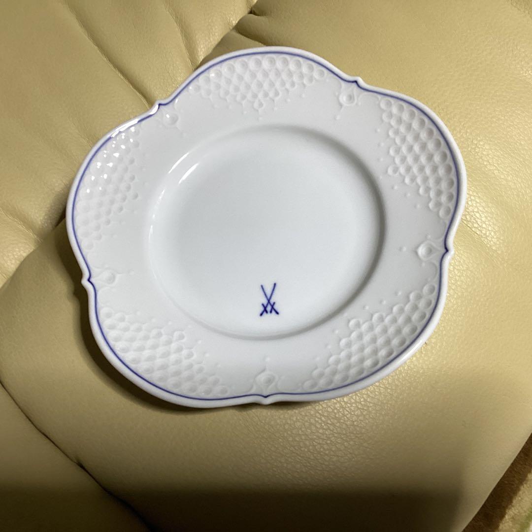 マイセン　ホワイトプレート 装飾的なエッジ　一級品　縦約19センチ横約19センチ