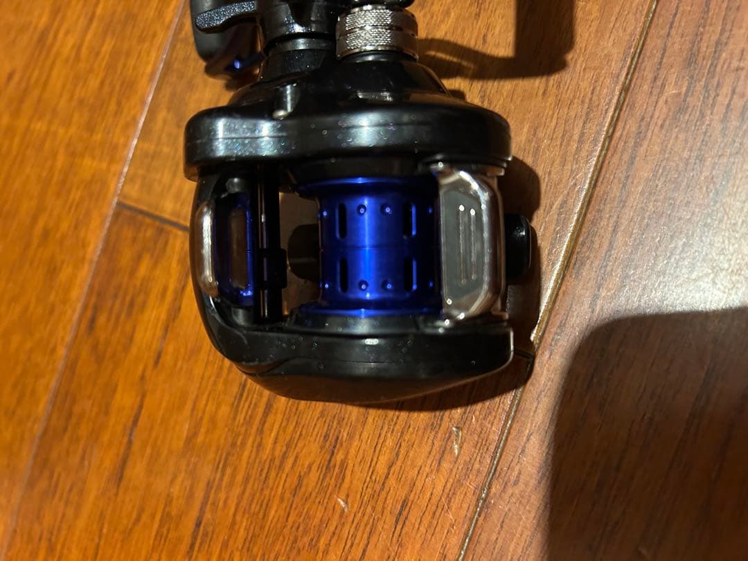 ダイワ　スマック　右ハンドル　二本竿用の予備ハンドル付き