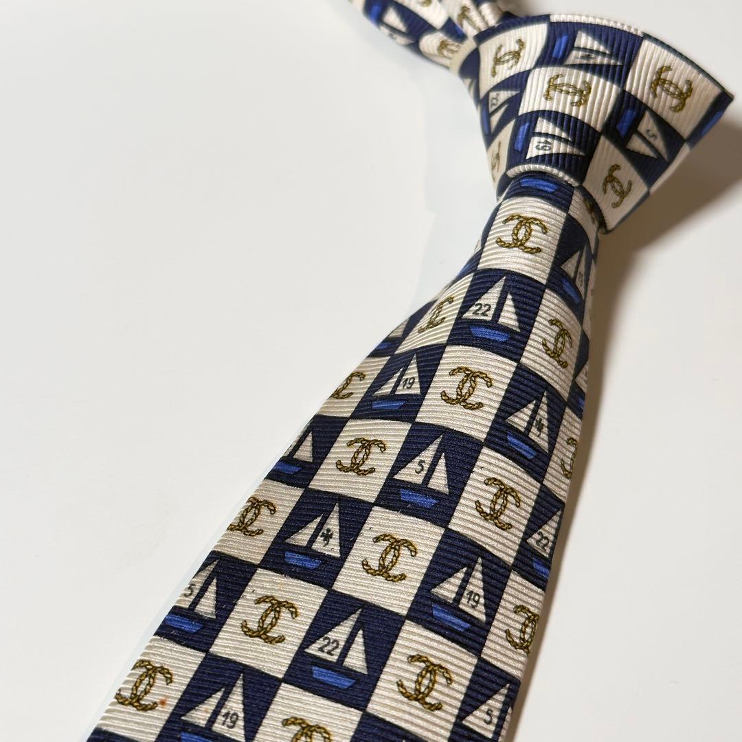 【美品】 CHANEL シャネル ココマーク 総柄 ホワイト系 ネクタイ