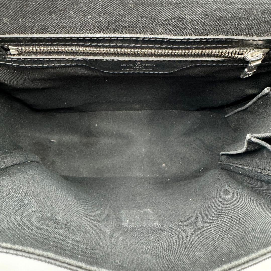 LOUIS VUITTON タイガ　メッセンジャーバッグ　ブラック　レザー