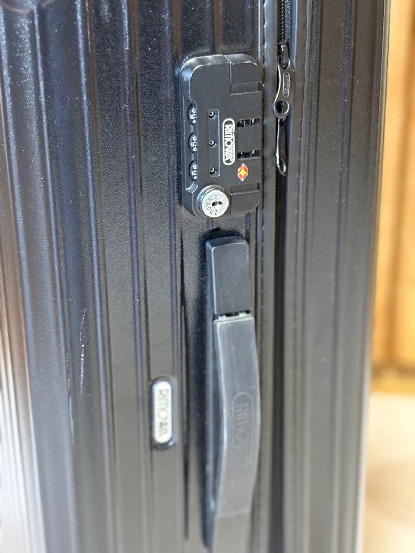 りょうページ　RIMOWA 大型ブラックキャリーケース TSAロック付き