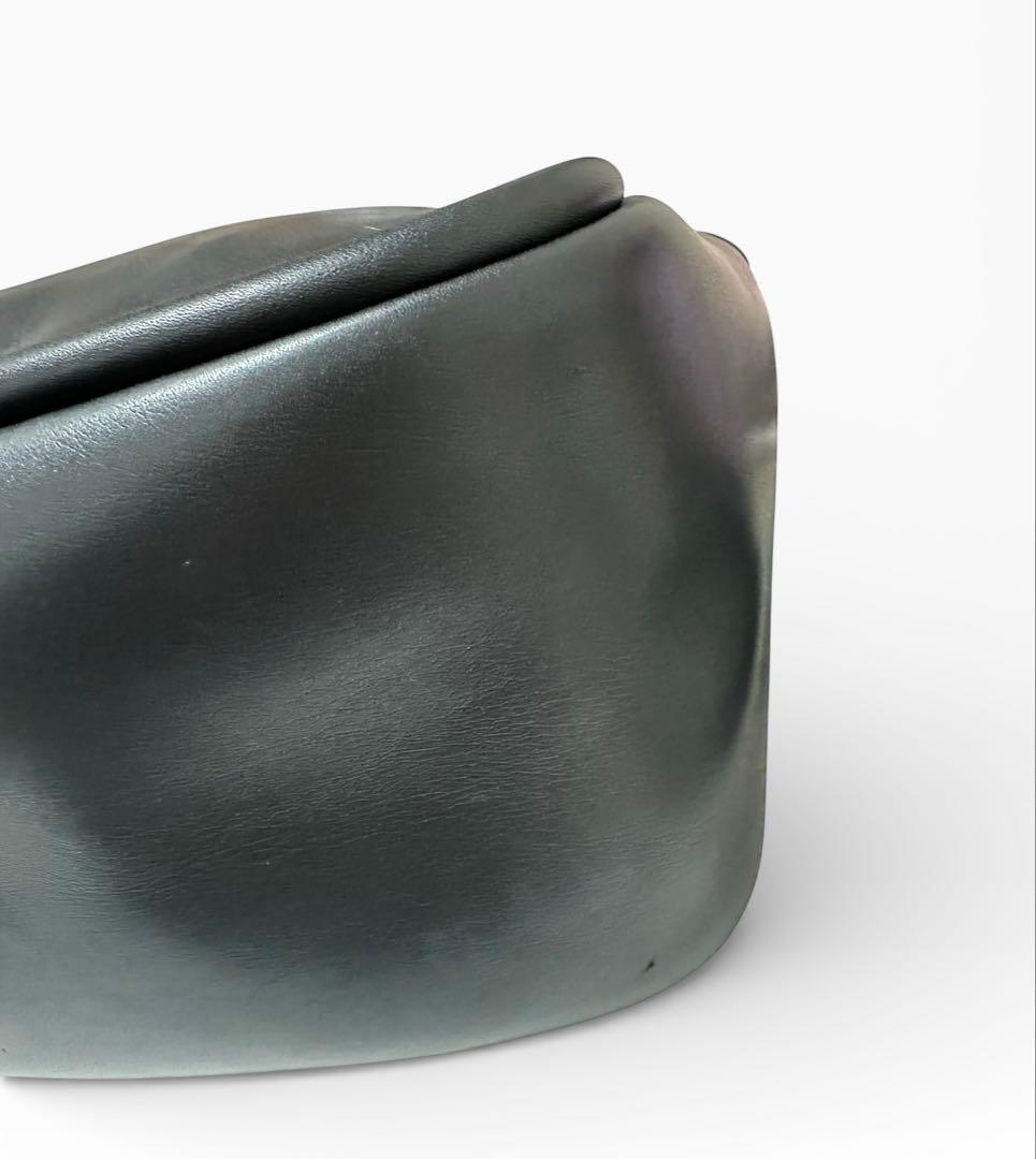 人気No. 1★美品　Charles&Keith ライラチューブラートート