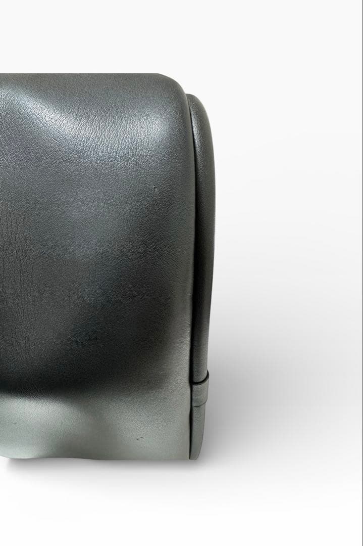 人気No. 1★美品　Charles&Keith ライラチューブラートート