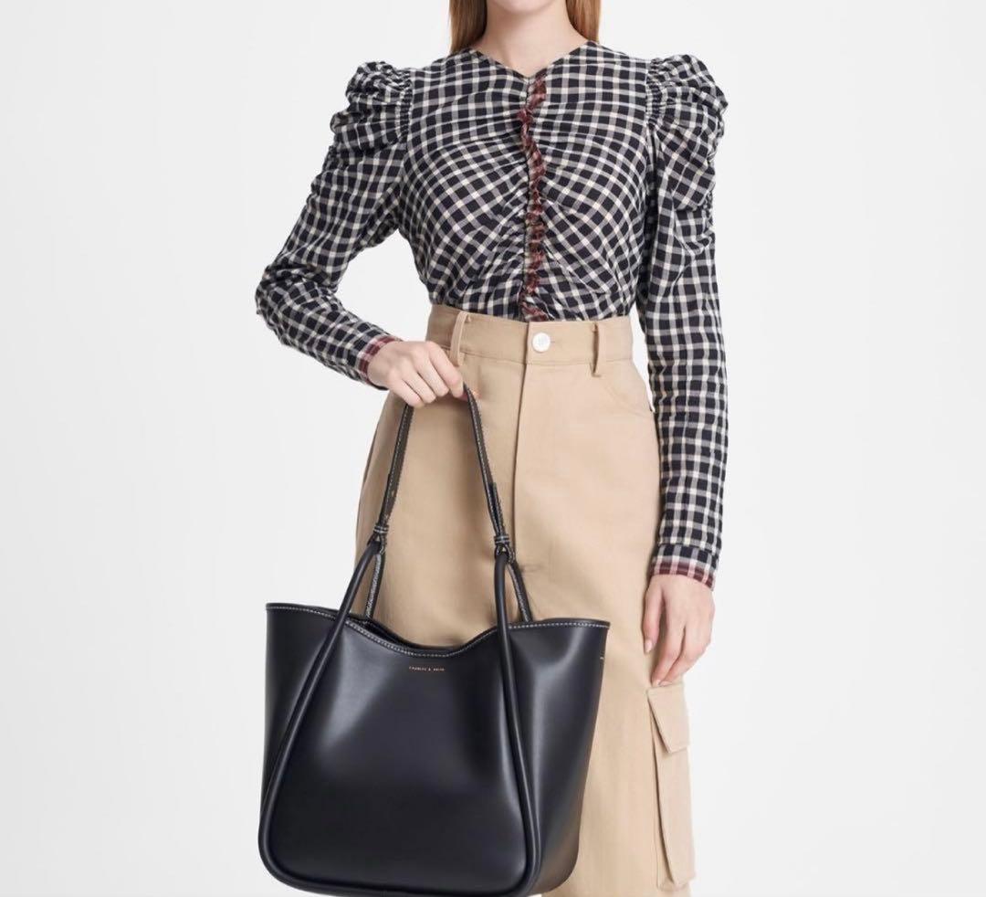 人気No. 1★美品　Charles&Keith ライラチューブラートート