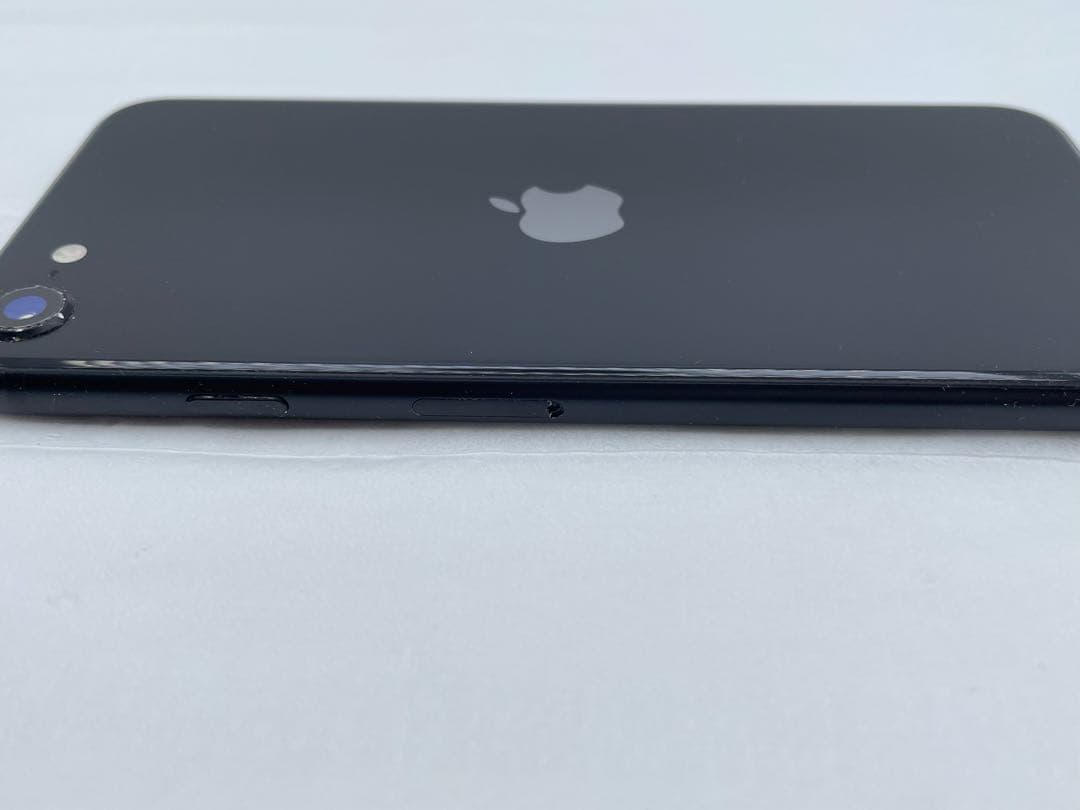 L*y様 iPhone SE (第2世代) ブラック 128GB SIMフリー