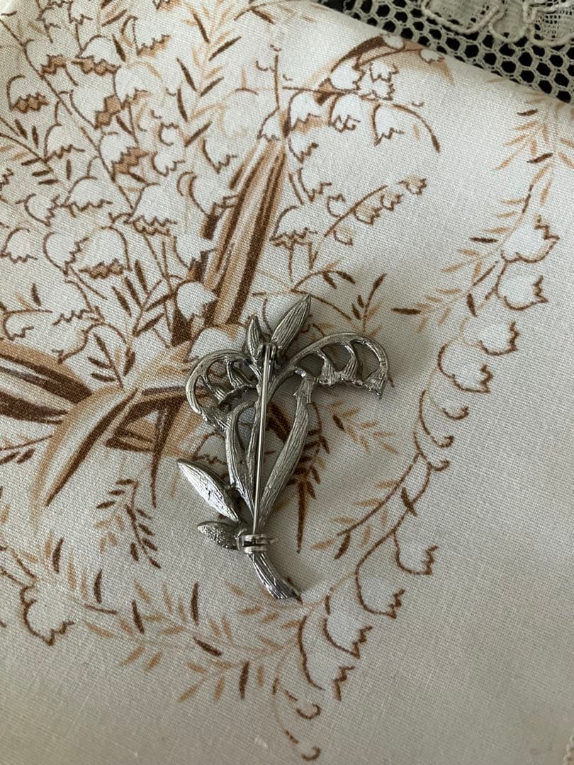 フランスヴィンテージ　スズランのブローチ