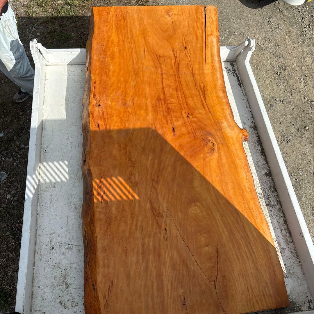 一枚板　無垢材 ダイニングテーブル 約200cm x 90cm トチノキ