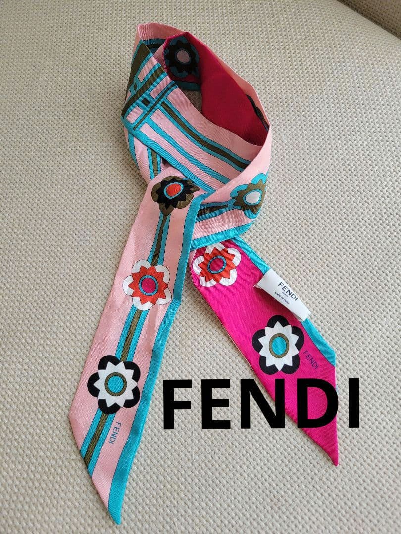 FENDI フェンディ 花柄 ラッピー シルクスカーフ　タイ リボンスカーフ