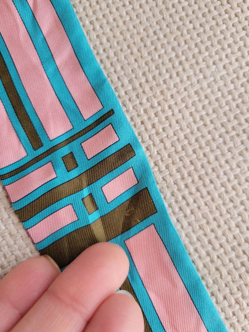 FENDI フェンディ 花柄 ラッピー シルクスカーフ　タイ リボンスカーフ