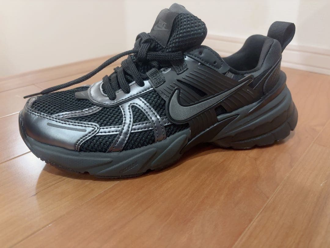 美品⭐︎NIKE V2K RUN ブラック シルバー