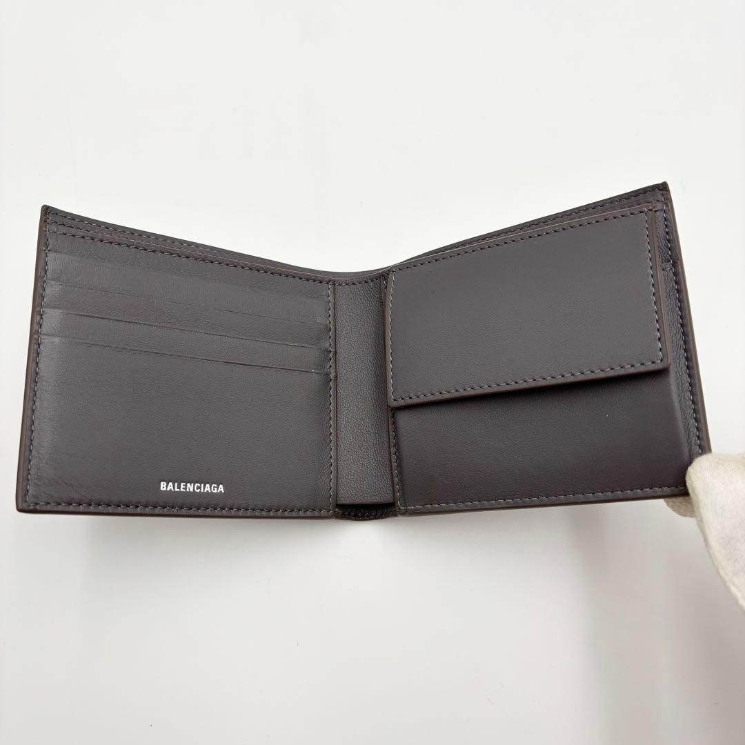 新品未使用 バレンシアガ 二つ折り財布 エンボス モノグラム レザー グレー