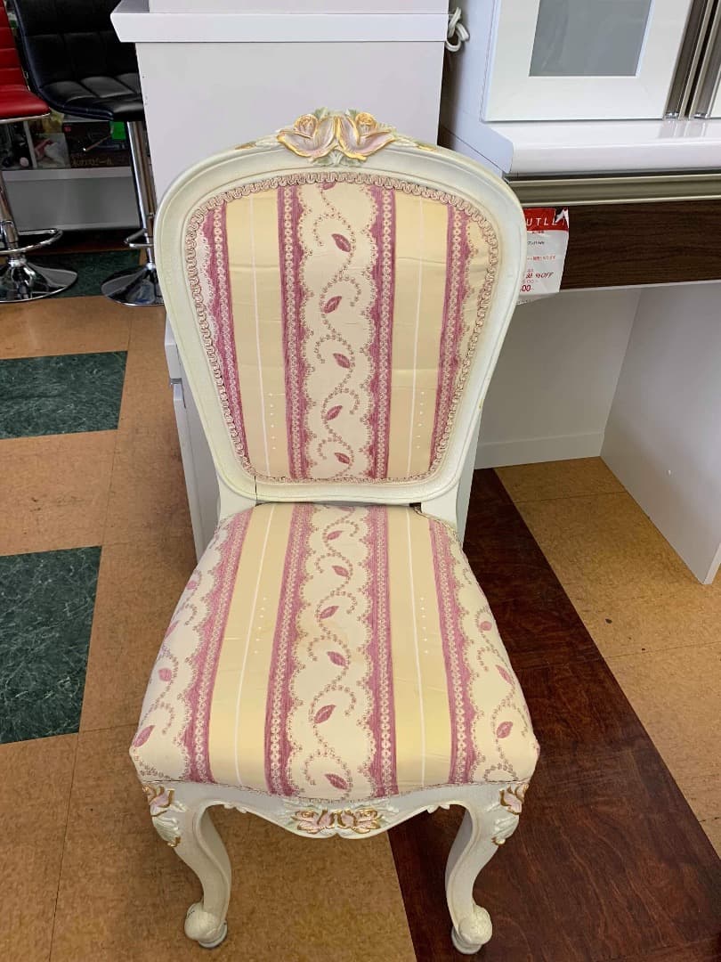 中世のオシャレなイスを入荷致しました！