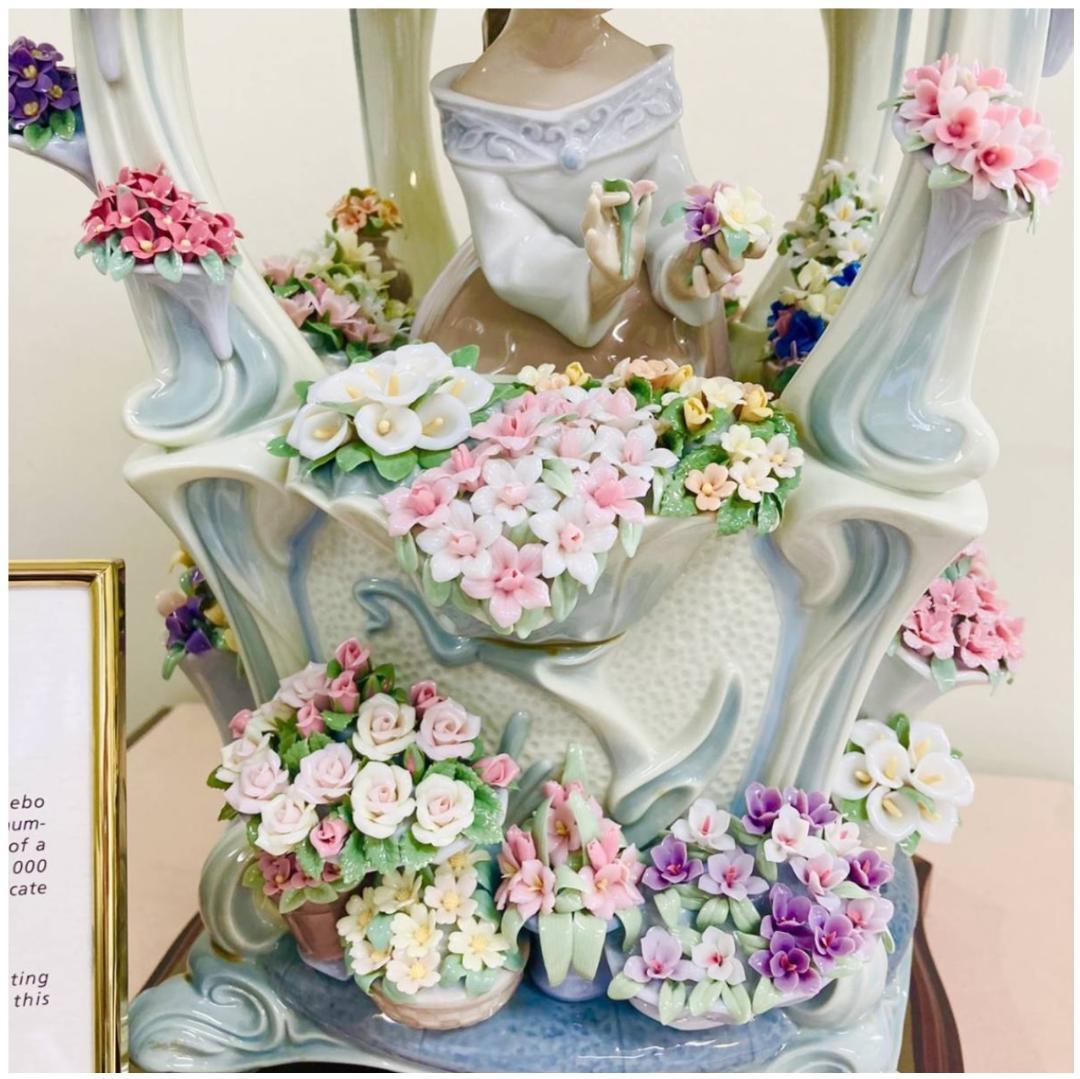 引取限定！リヤドロ LLADRO お花に囲まれて 2000体限定 ガラスケース付