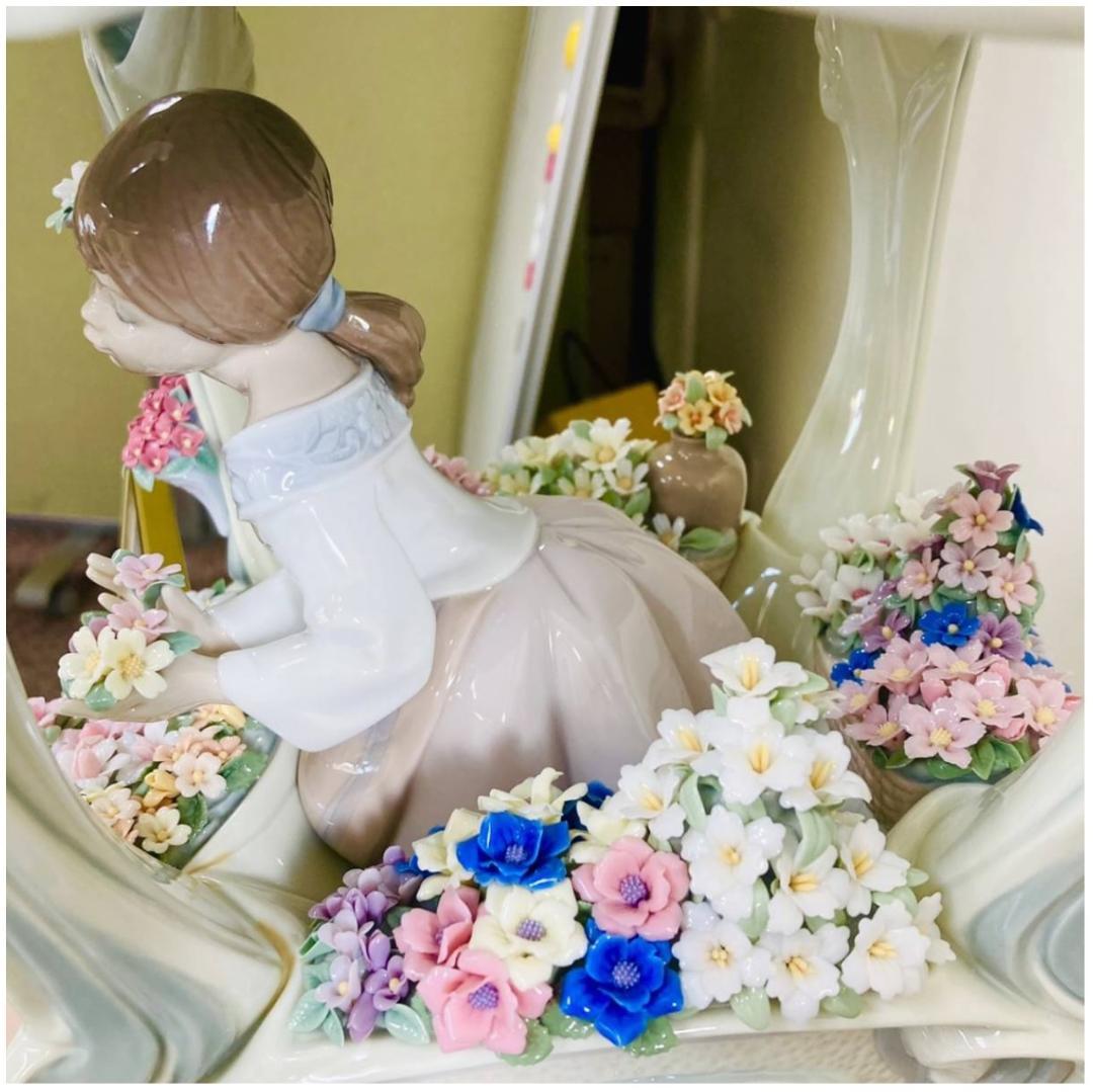 引取限定！リヤドロ LLADRO お花に囲まれて 2000体限定 ガラスケース付