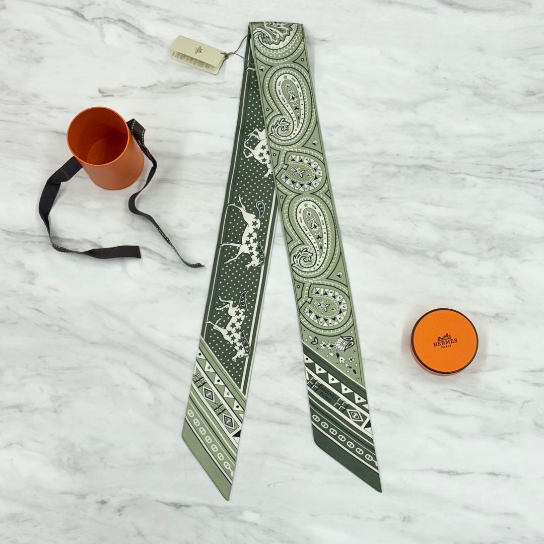 新品未使用　エルメス ツイリー 《シュヴァル・ドゥ・クール・バンダナ》