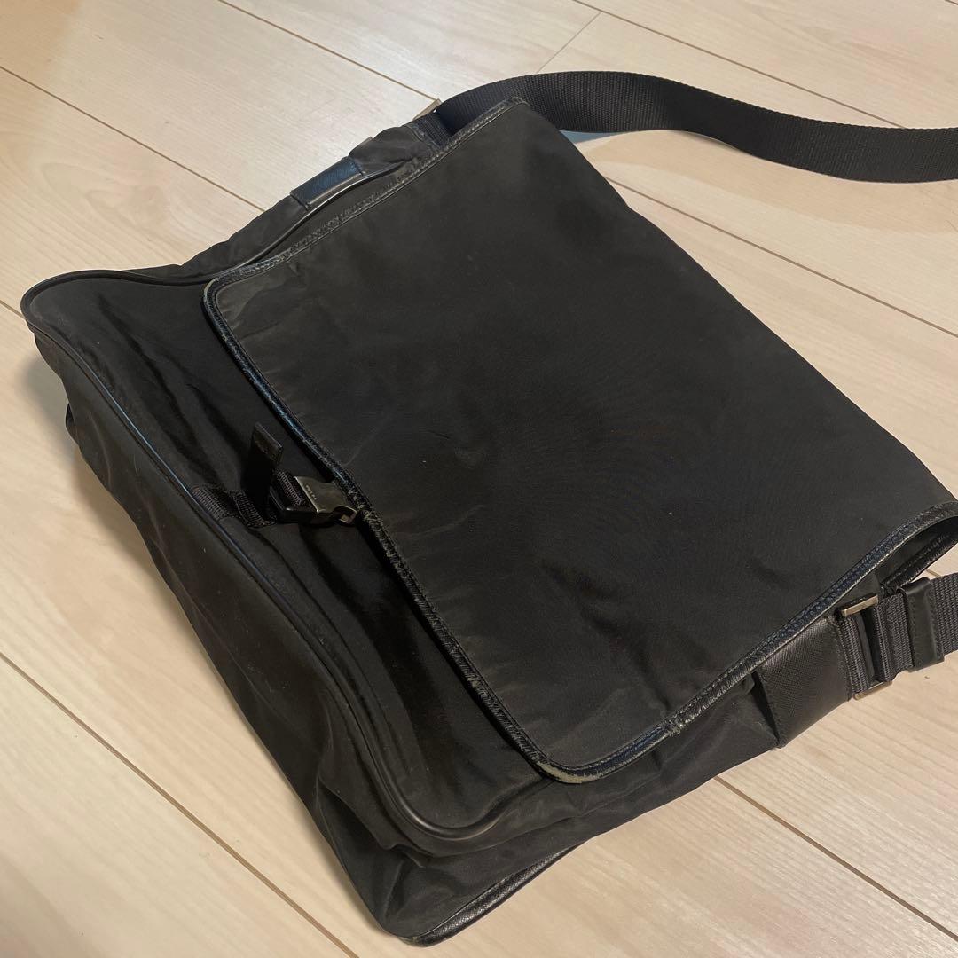 PRADA メッセンジャーバック　ブラック