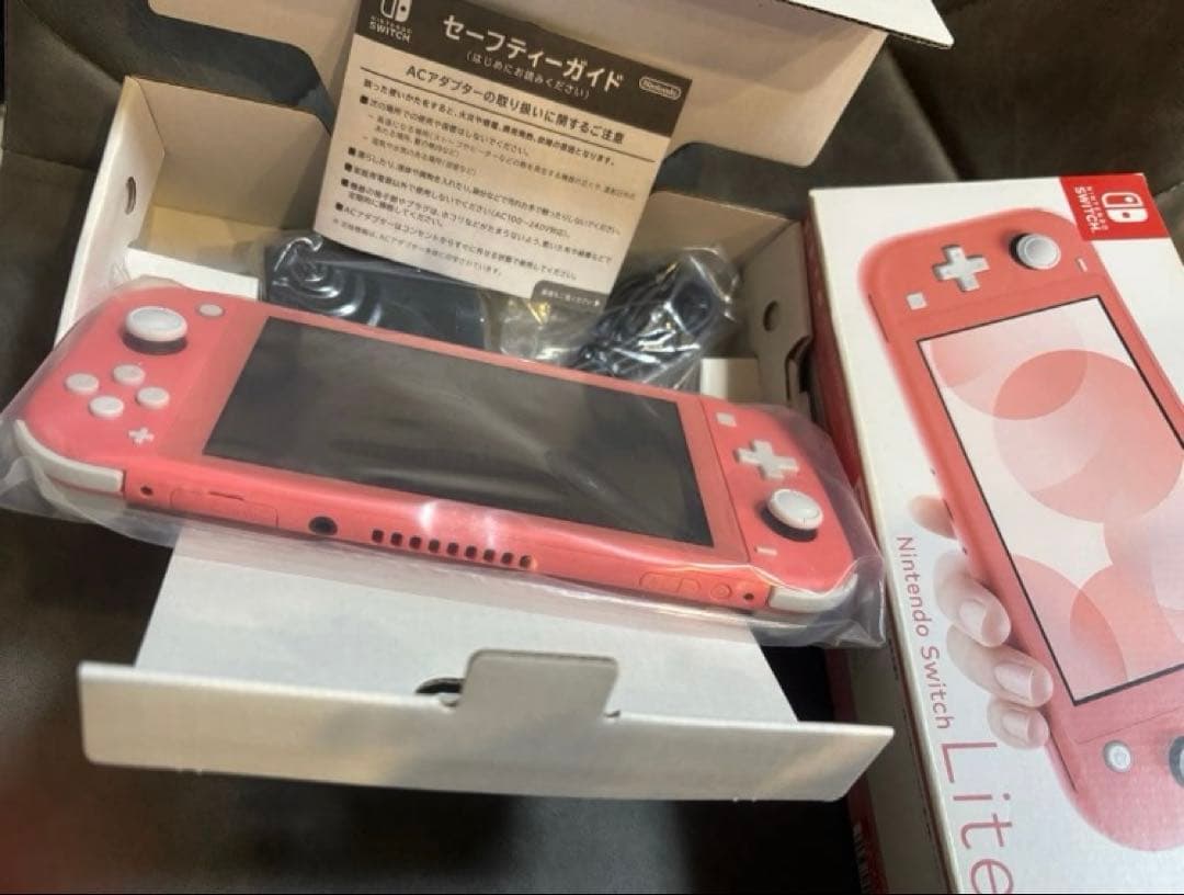 任天堂 SwitchLight 本体 コーラル ピンク 新品・未使用
