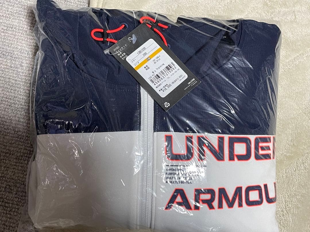 未使用・タグ付 アンダーアーマーSMサイズ プルオーバー フィッティド計2着