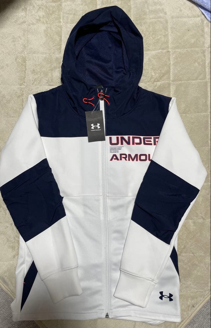 未使用・タグ付 アンダーアーマーSMサイズ プルオーバー フィッティド計2着