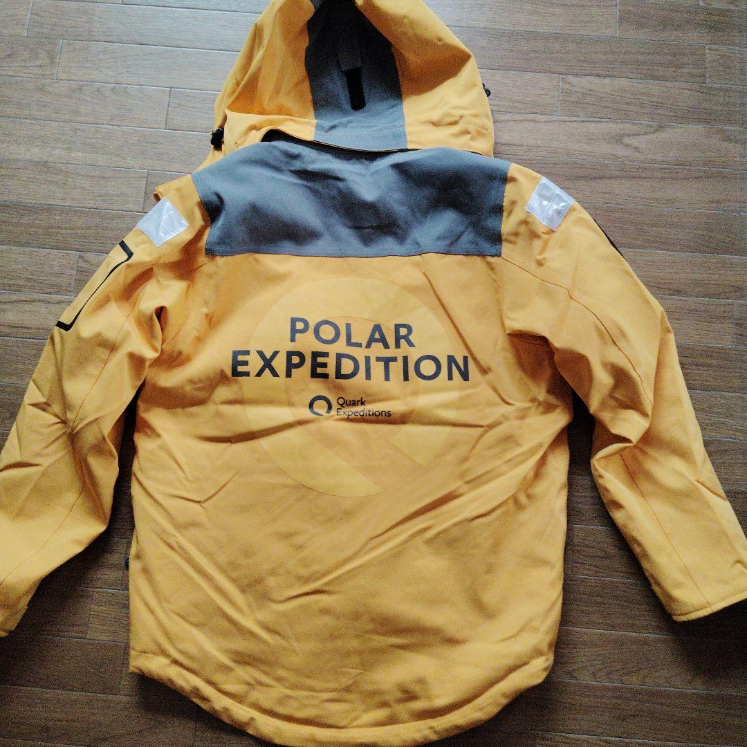 パルカ　（2025年2月5、7日　南極上陸時に着用） &　ボトル