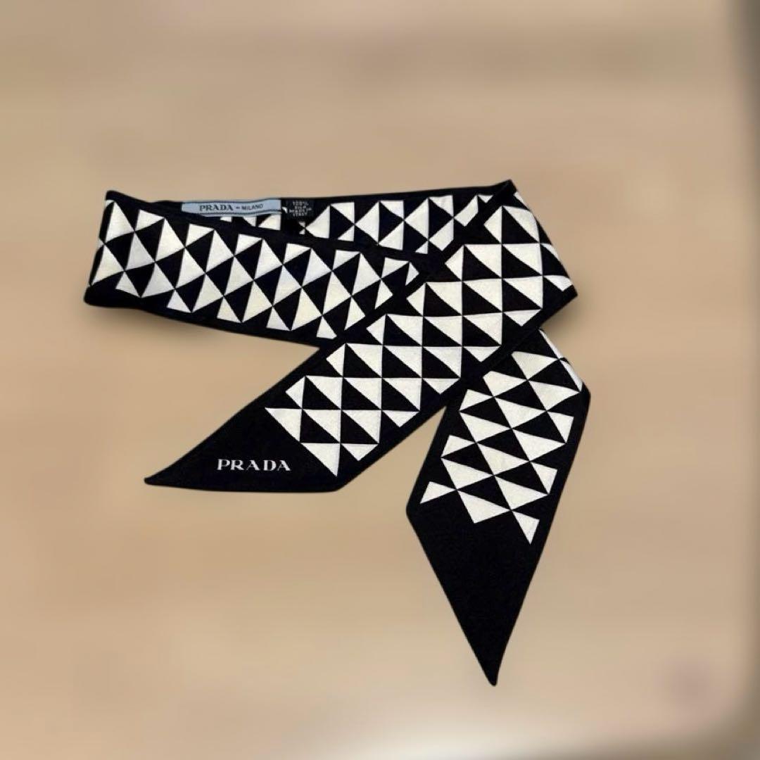 PRADA プラダ　トライアングル プリント シルク リボンスカーフ　黒