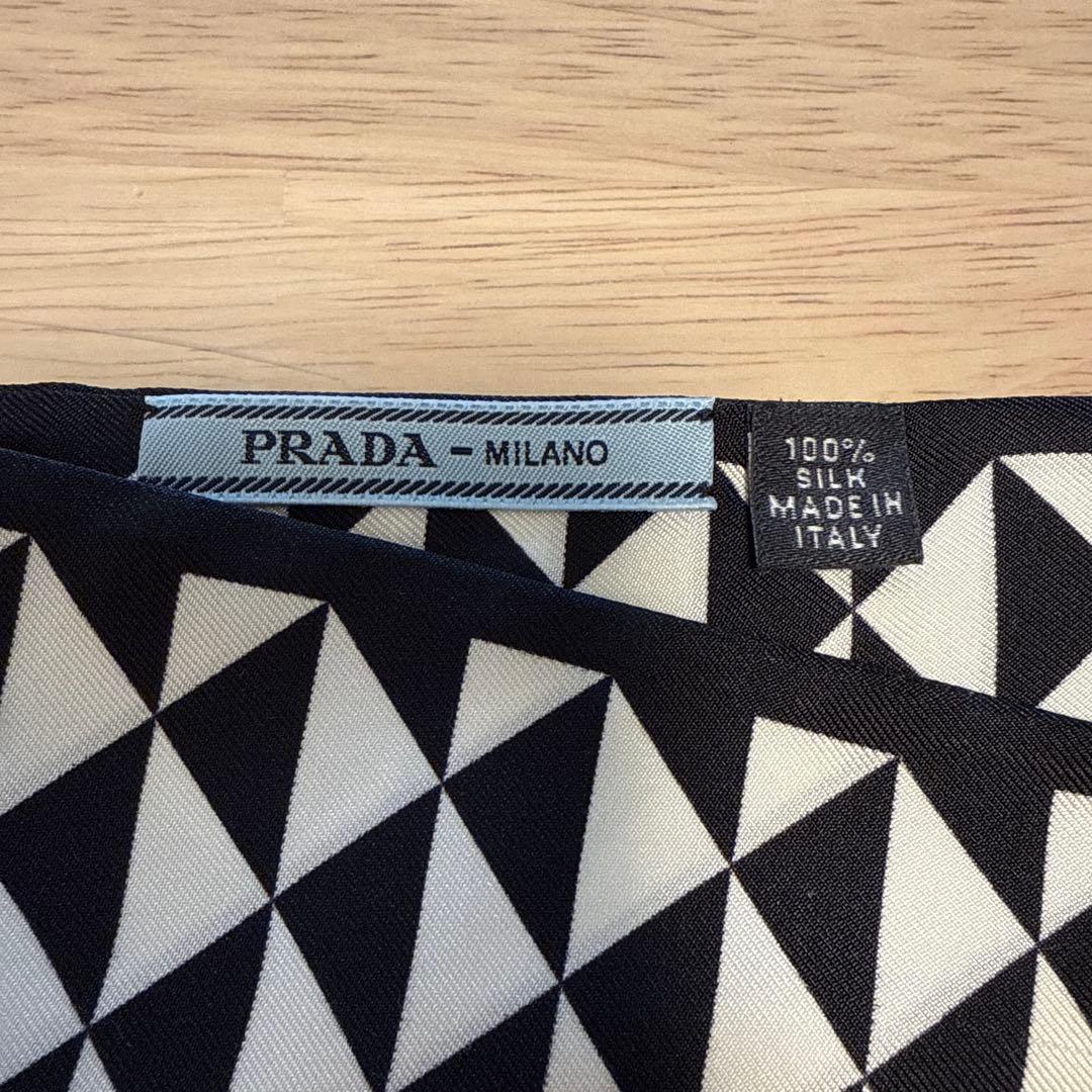 PRADA プラダ　トライアングル プリント シルク リボンスカーフ　黒