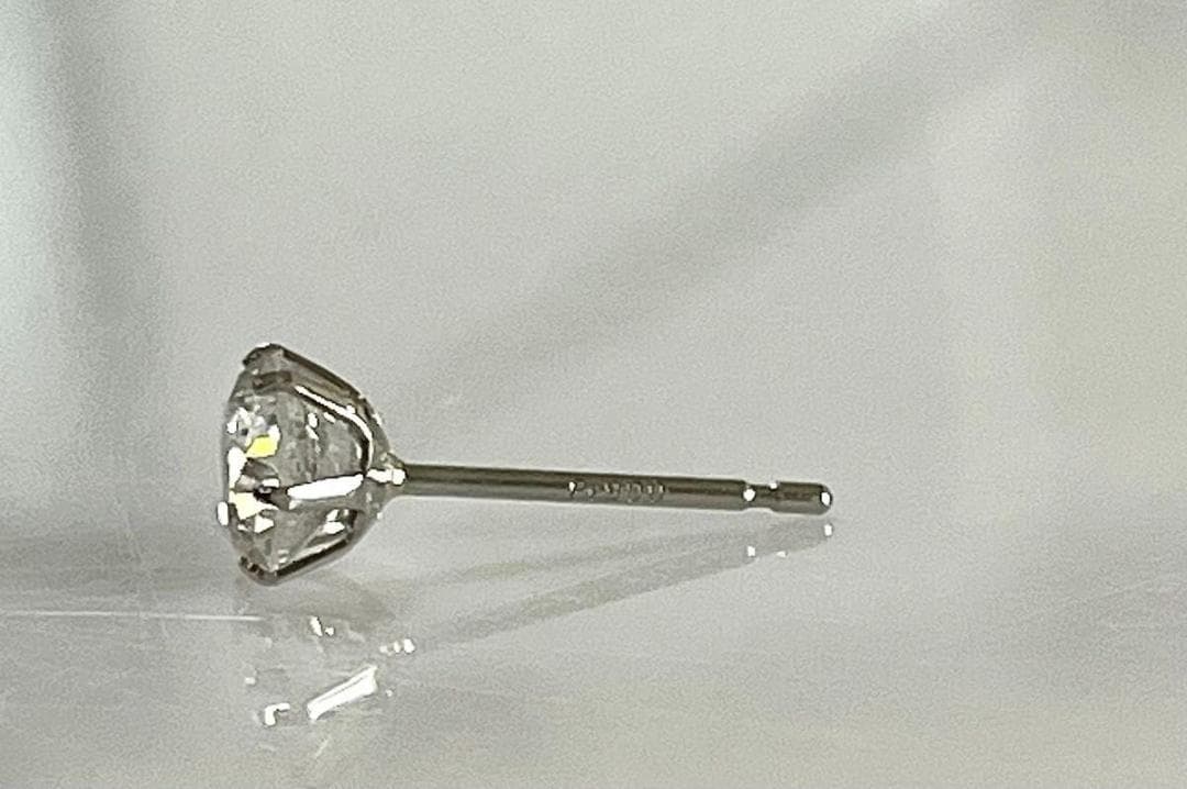 PT天然ダイヤモンドピアス 計0.9ct 鑑別カード付