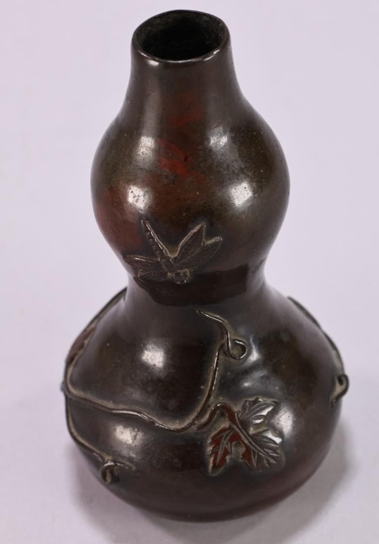 古銅製　赤銅　大明仙徳　瓢箪型　高盛彫刻　蜻蛉蔦紋　置物　一輪挿し　花器　筆立