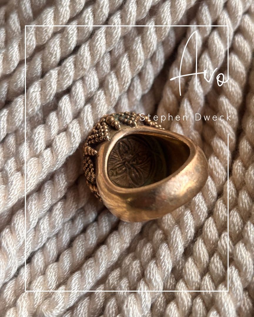 Stephen Dweck 美しい色の彫装飾リング ゴールド