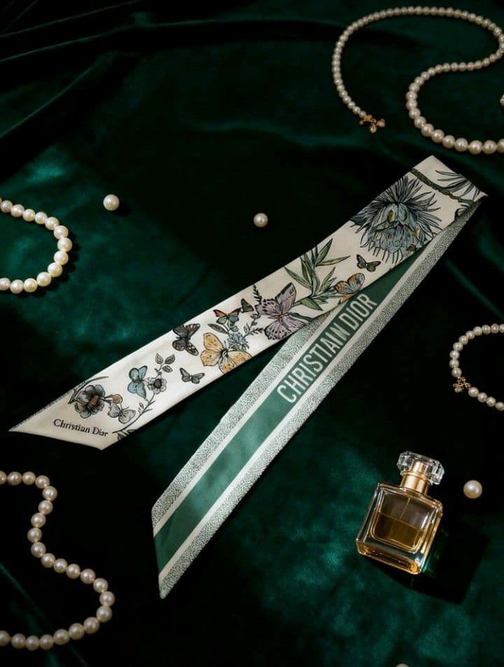Diorノベルティスカーフ