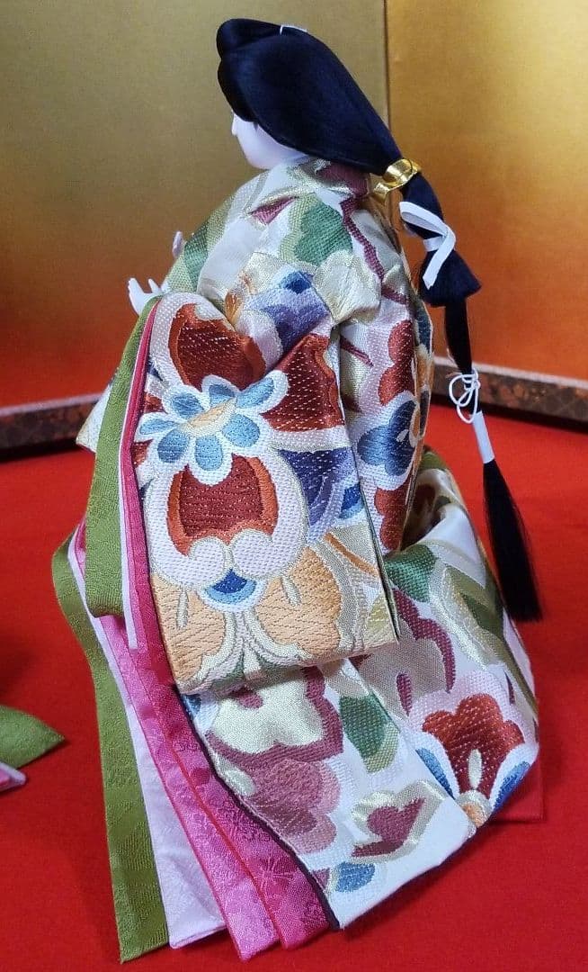 雛人形　三人官女　ベージュ地に花柄