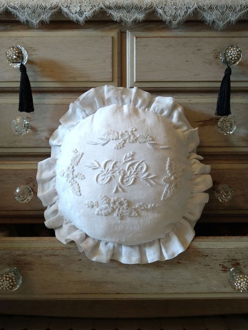 ★フランスアンティーク　クッション　イニシャル刺繍★